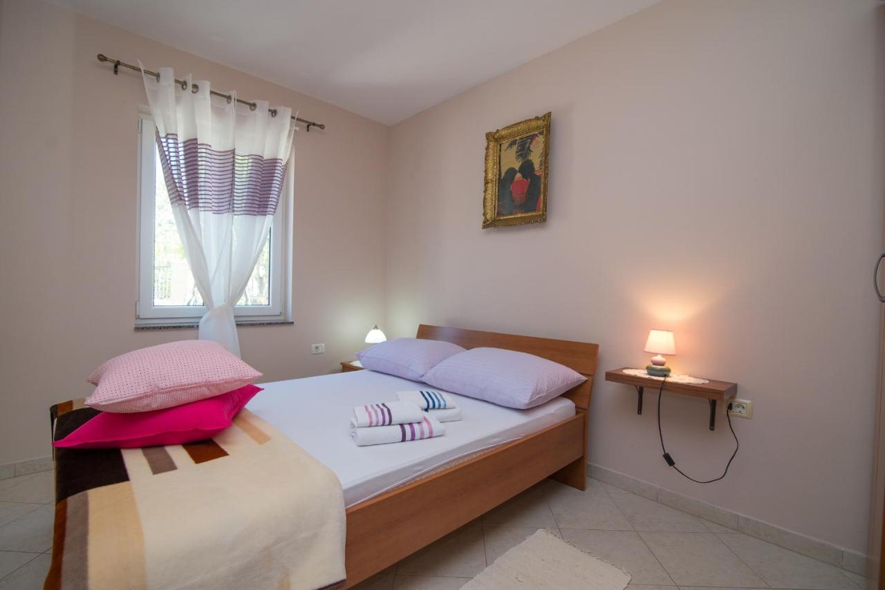 Apartments With A Parking Space Punta Kriza, Cres - 8082 Exterior photo